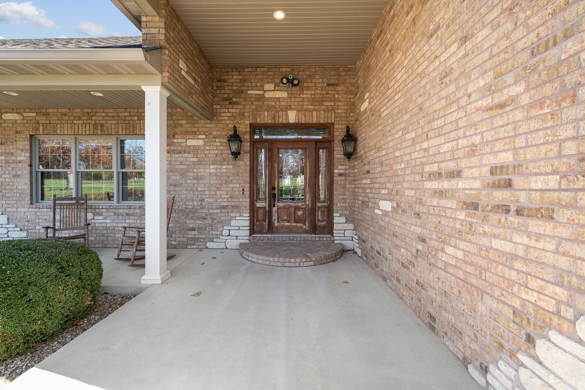 141 W Hickory Ridge Road | Under Contract