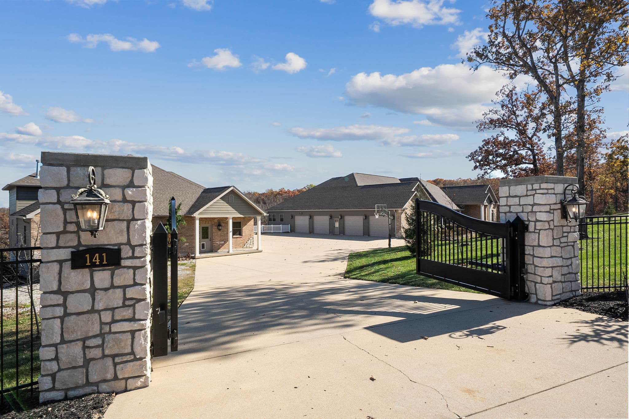 141 W Hickory Ridge Road | Under Contract