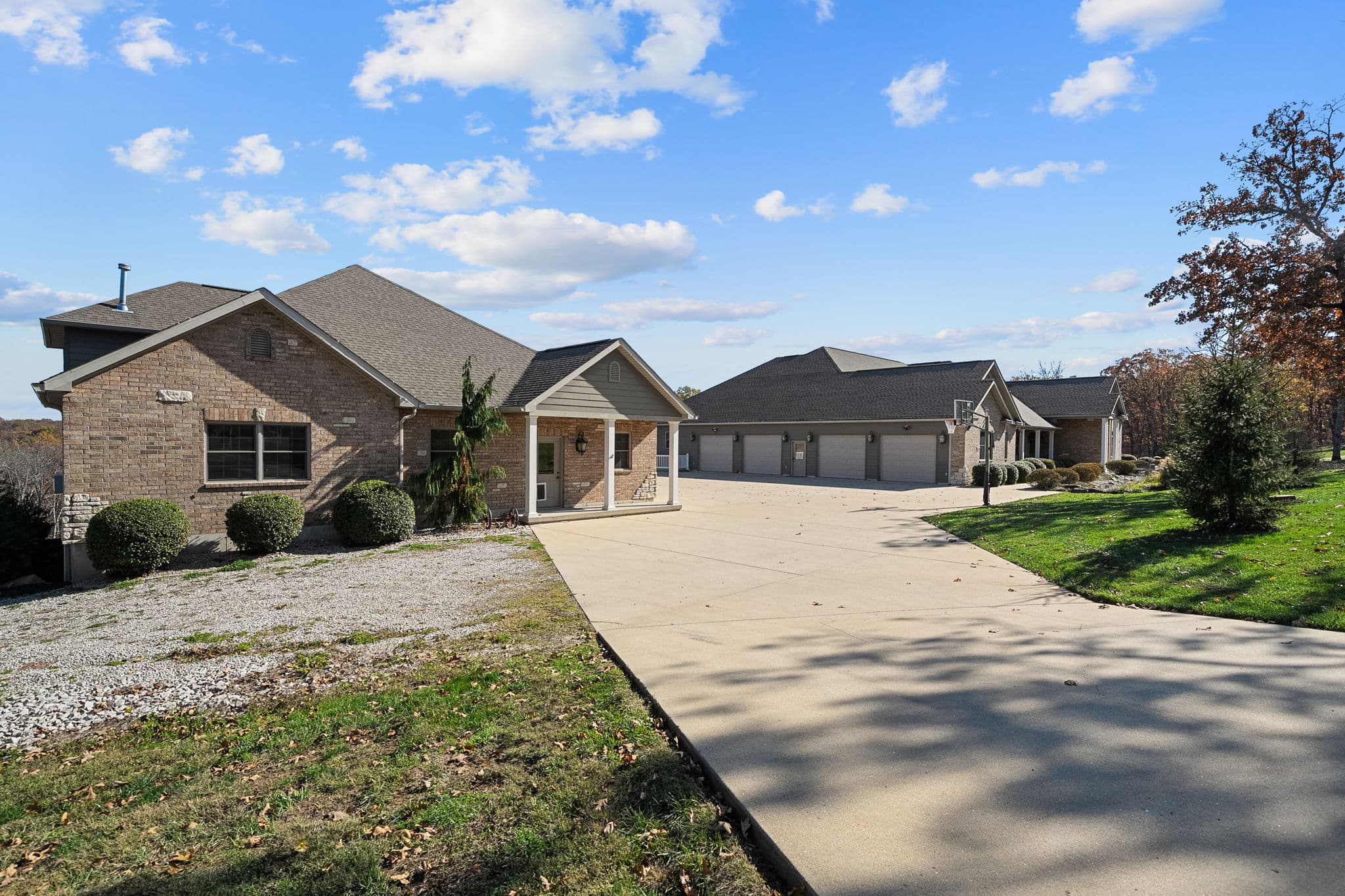 141 W Hickory Ridge Road | Under Contract