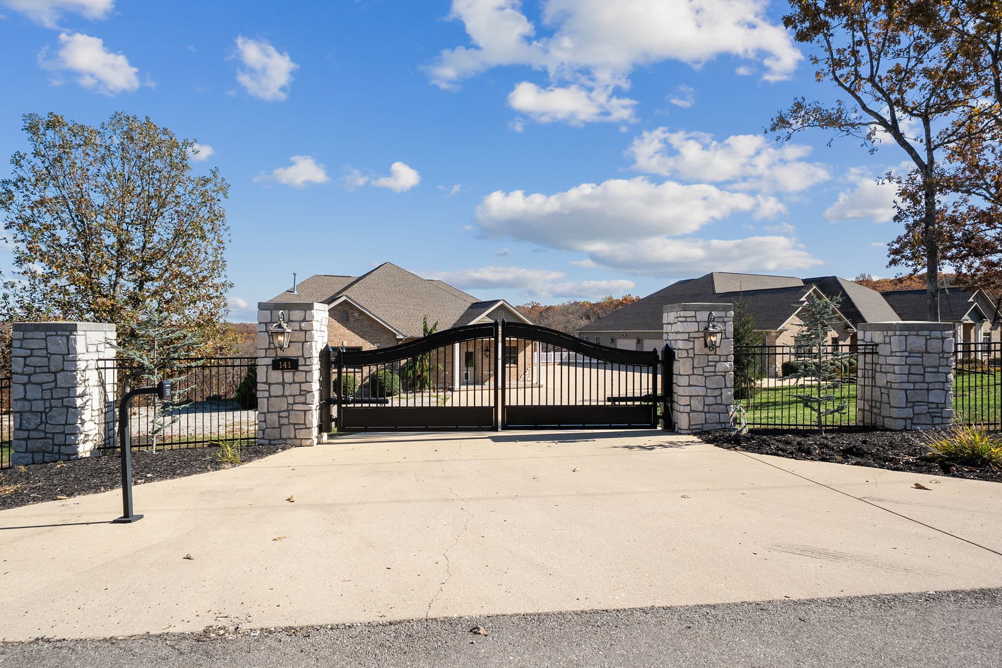 141 W Hickory Ridge Road | Under Contract
