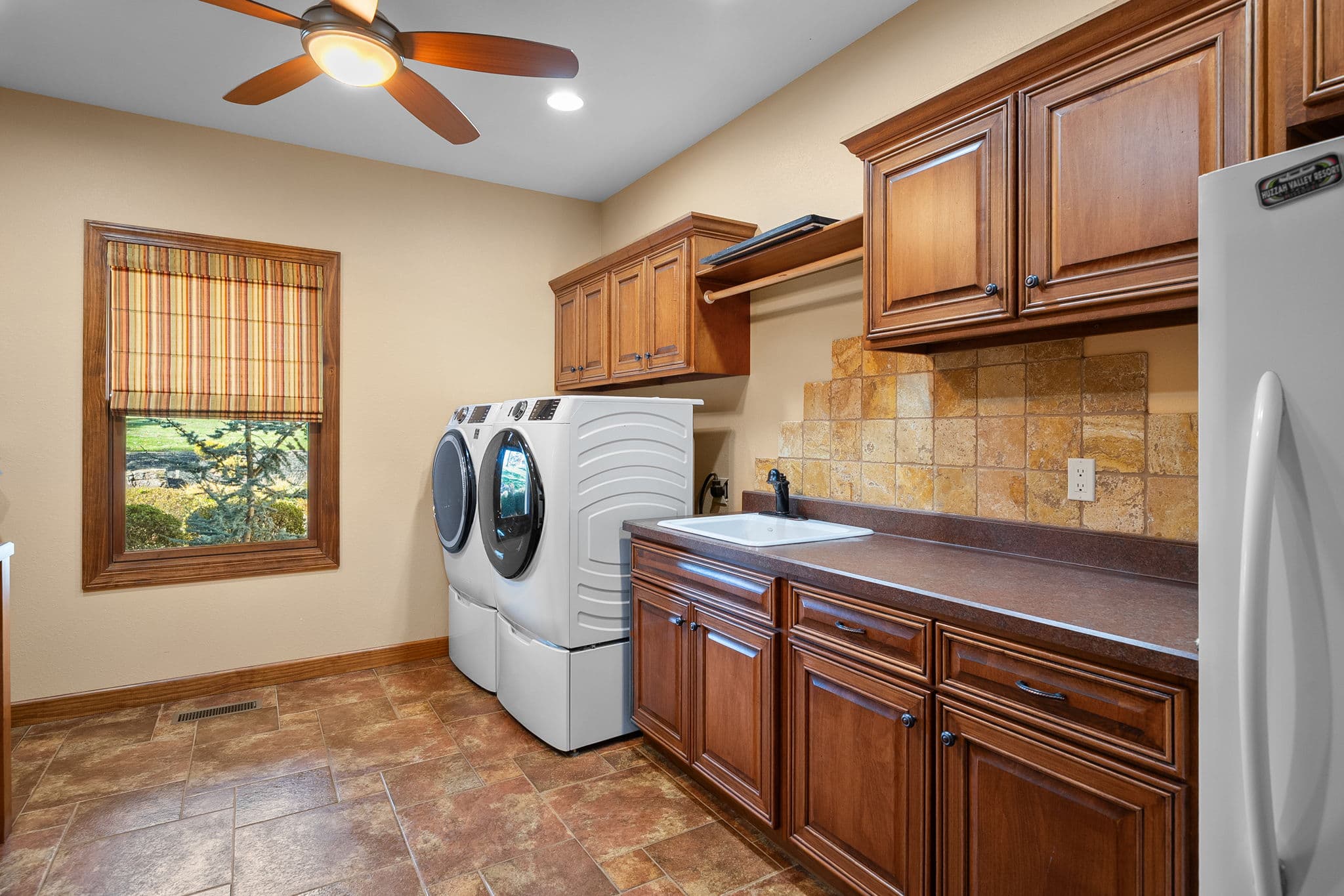 141 W Hickory Ridge Road | Under Contract