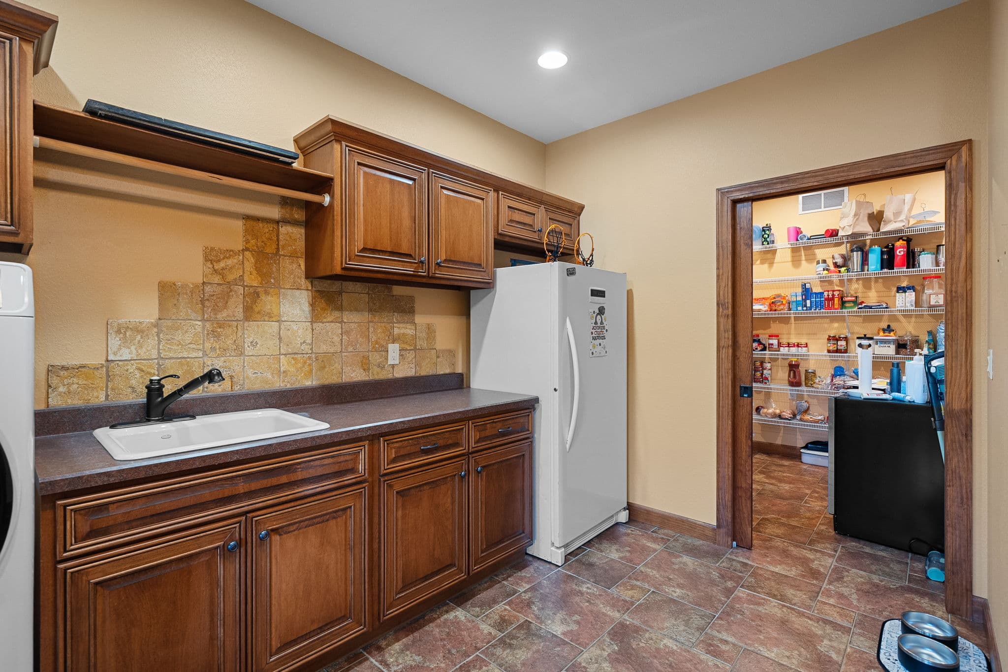 141 W Hickory Ridge Road | Under Contract