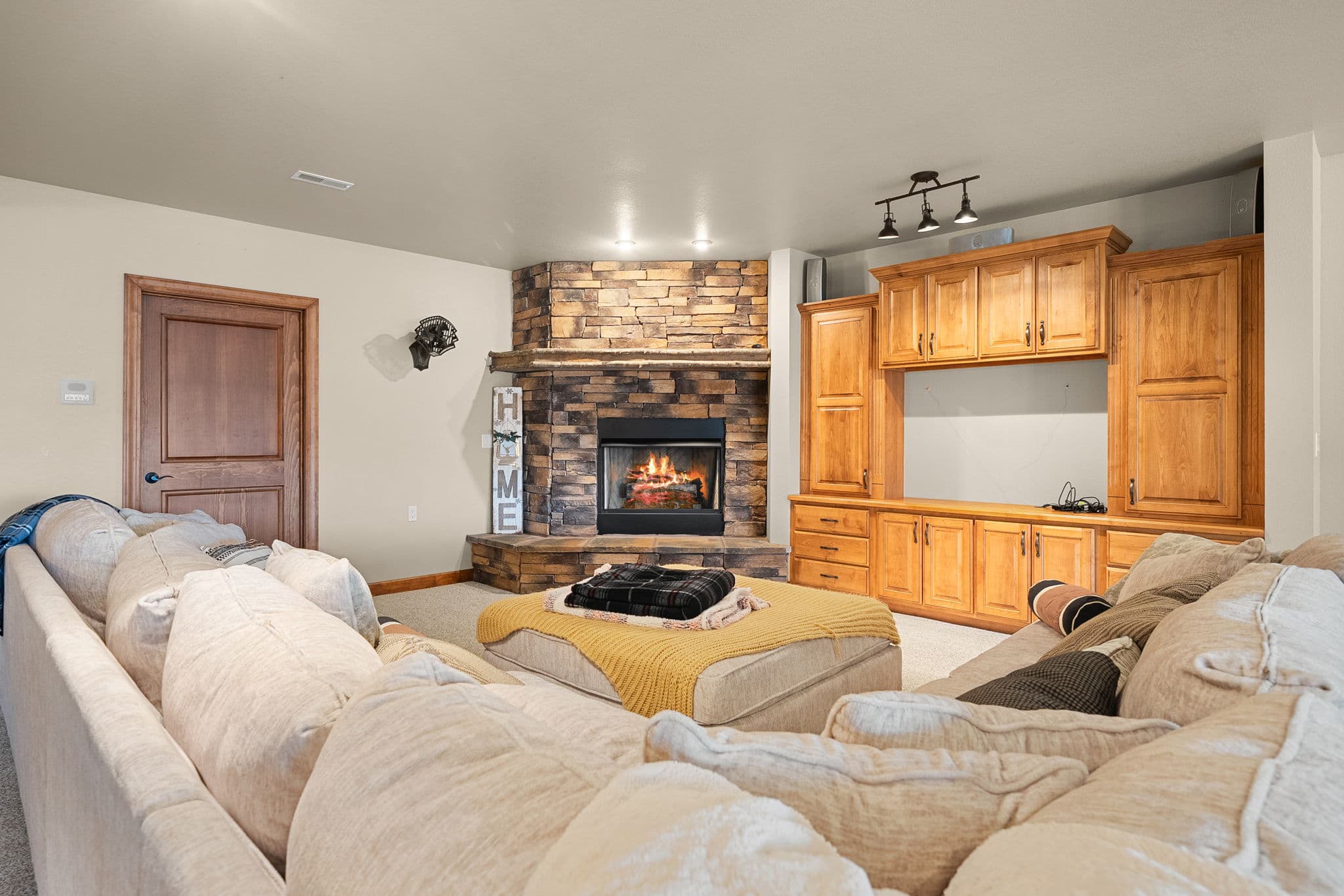 141 W Hickory Ridge Road | Under Contract