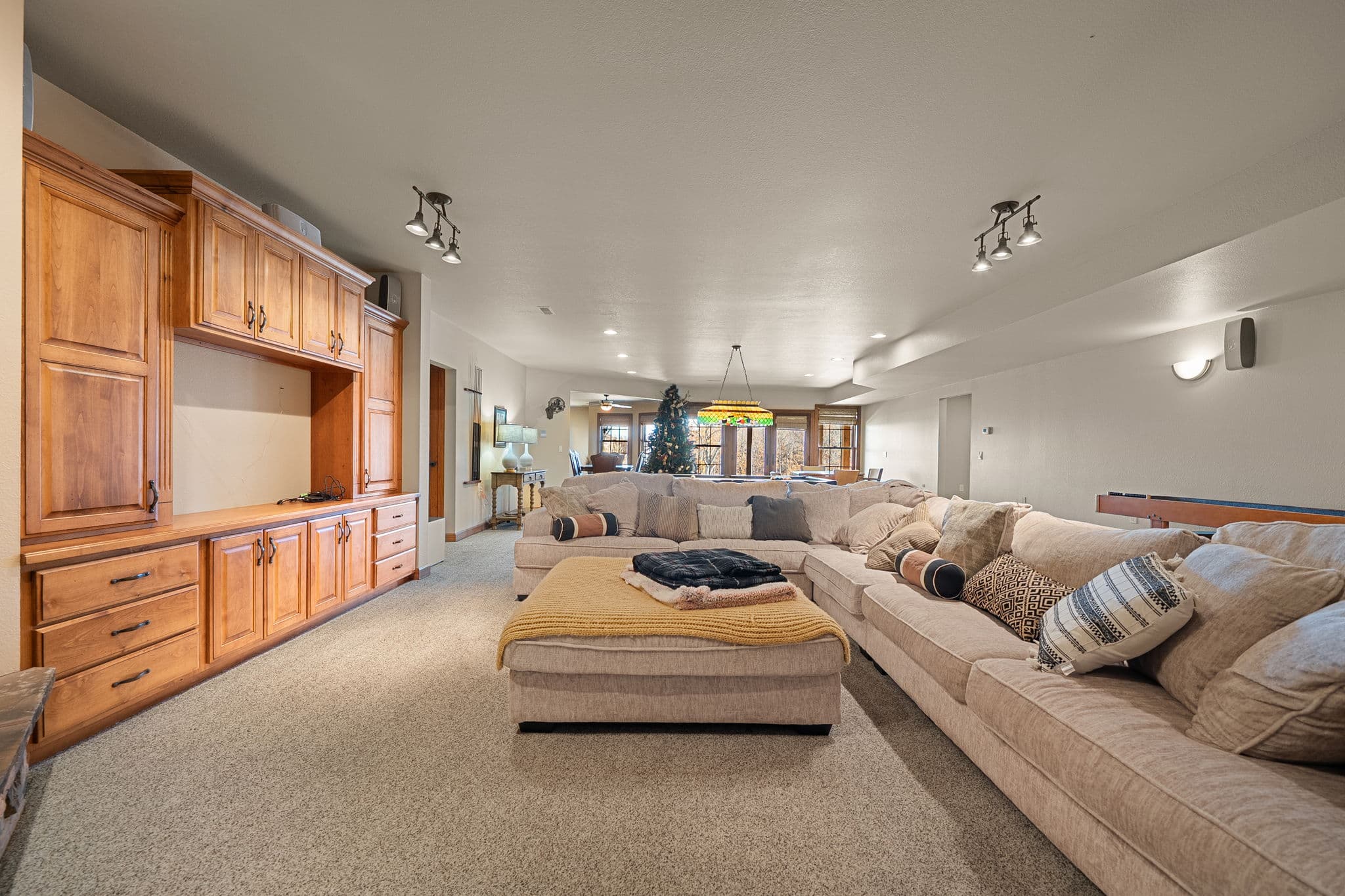 141 W Hickory Ridge Road | Under Contract