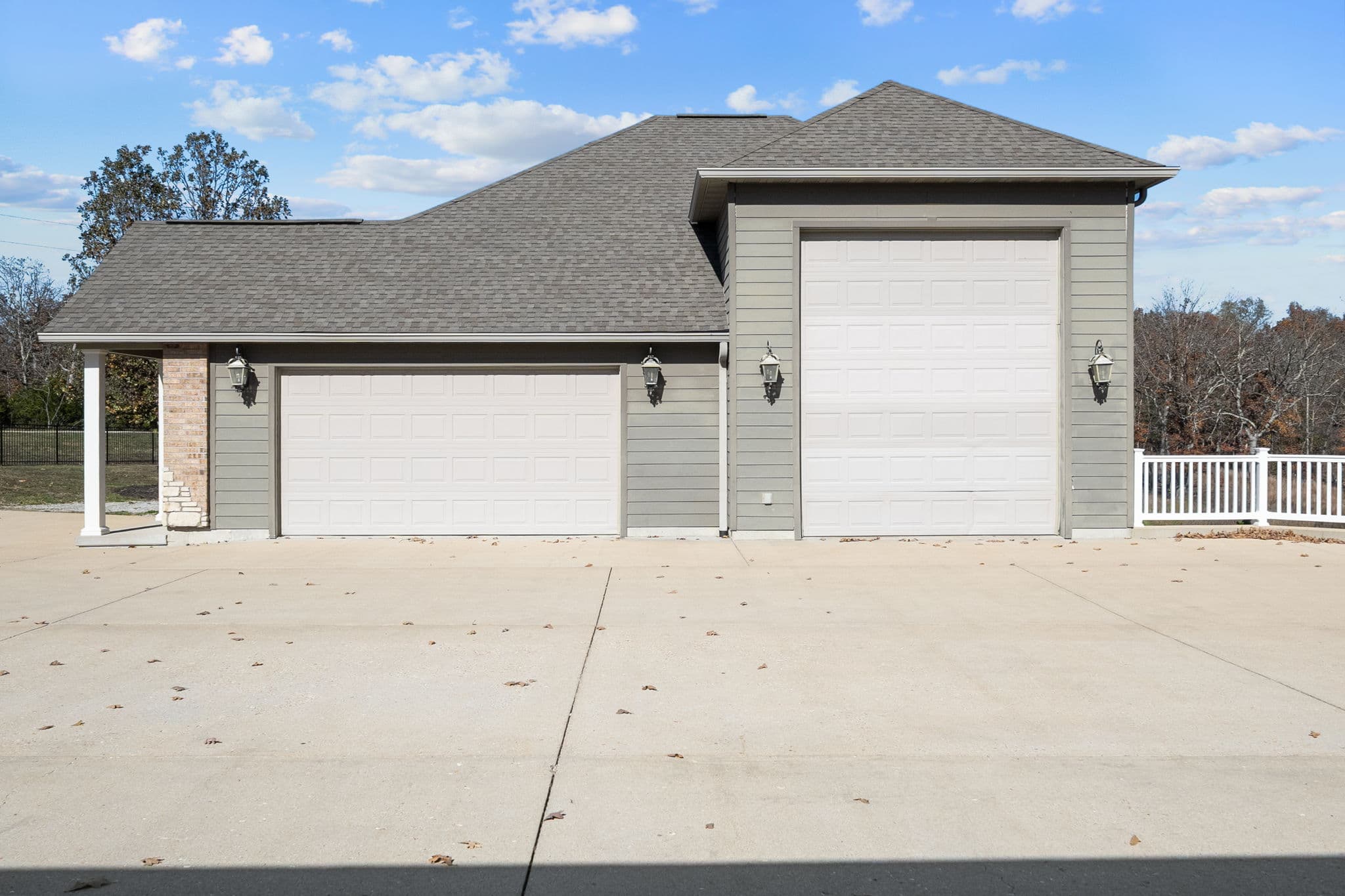 141 W Hickory Ridge Road | Under Contract