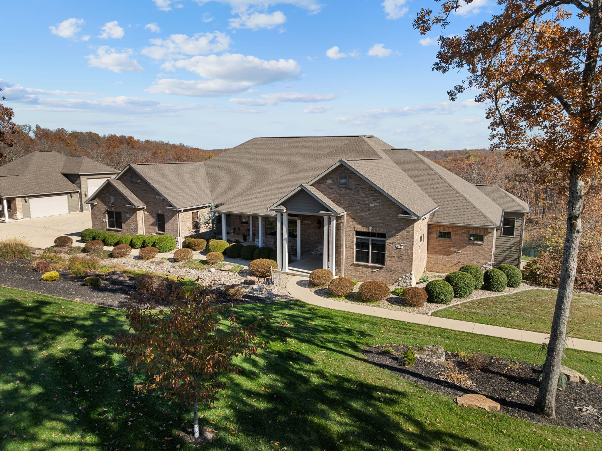 141 W Hickory Ridge Road | Under Contract