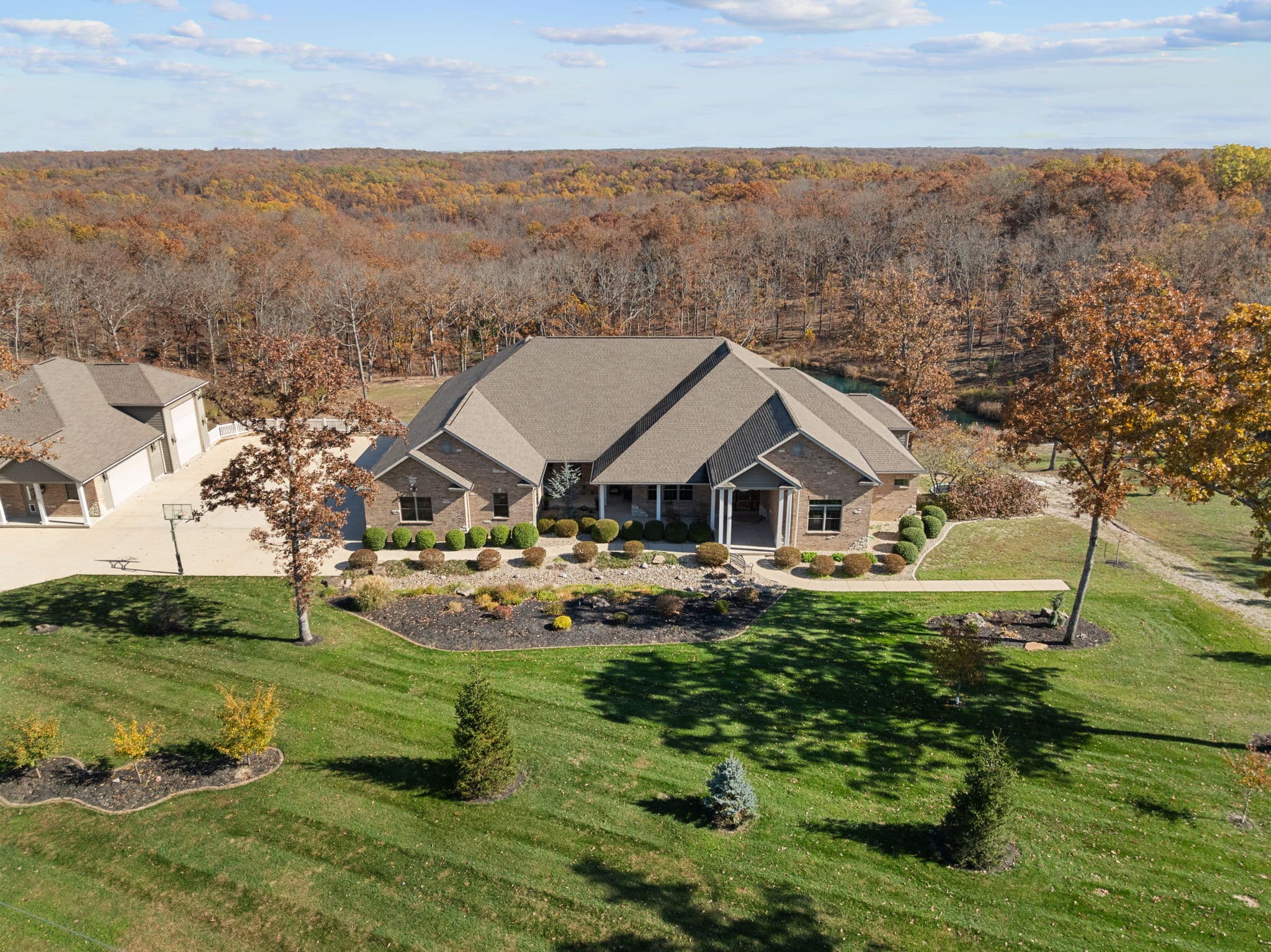 141 W Hickory Ridge Road | Under Contract