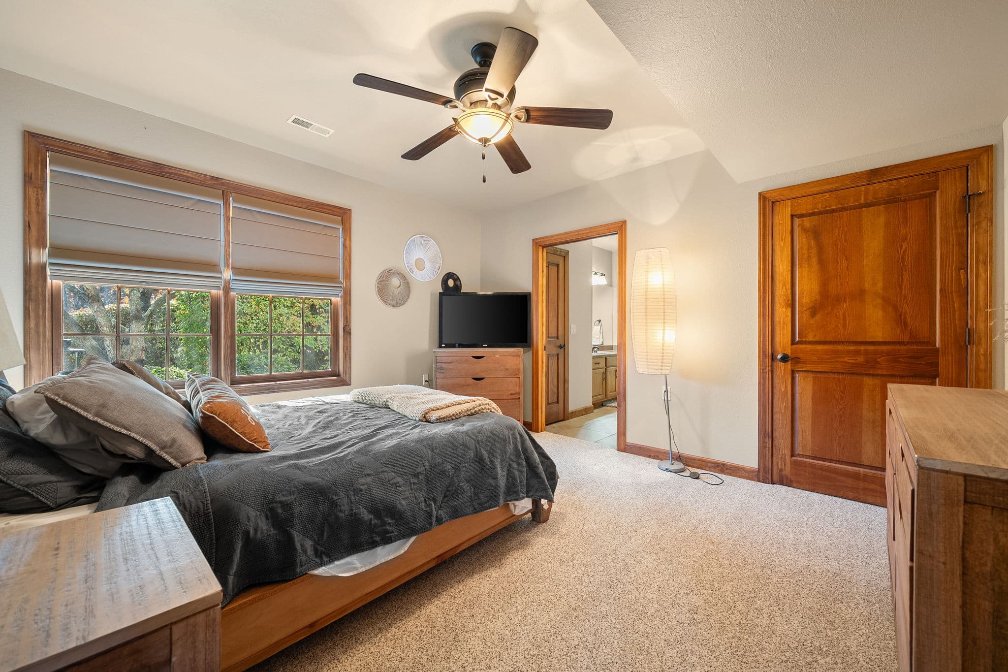 141 W Hickory Ridge Road | Under Contract