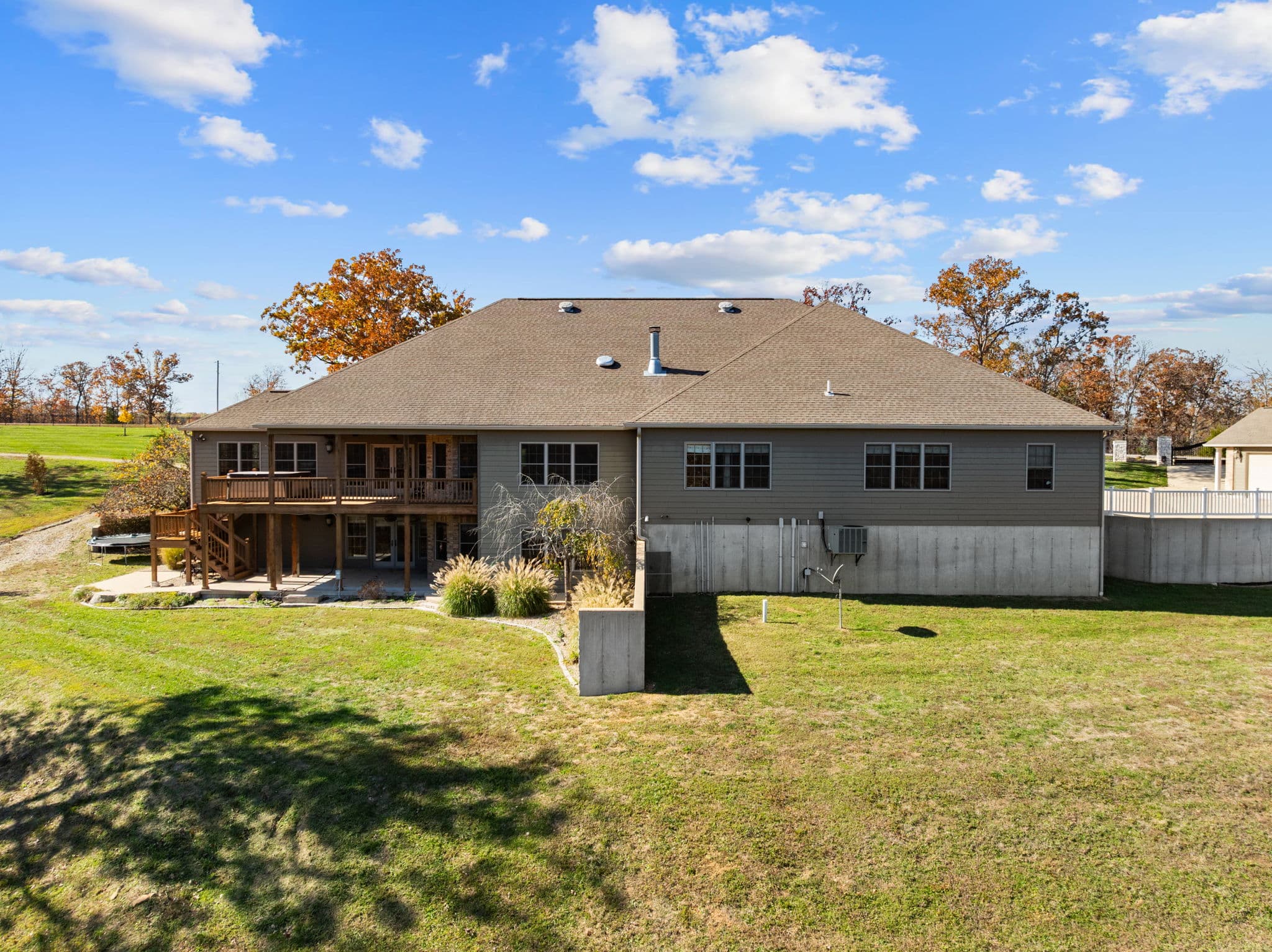 141 W Hickory Ridge Road | Under Contract
