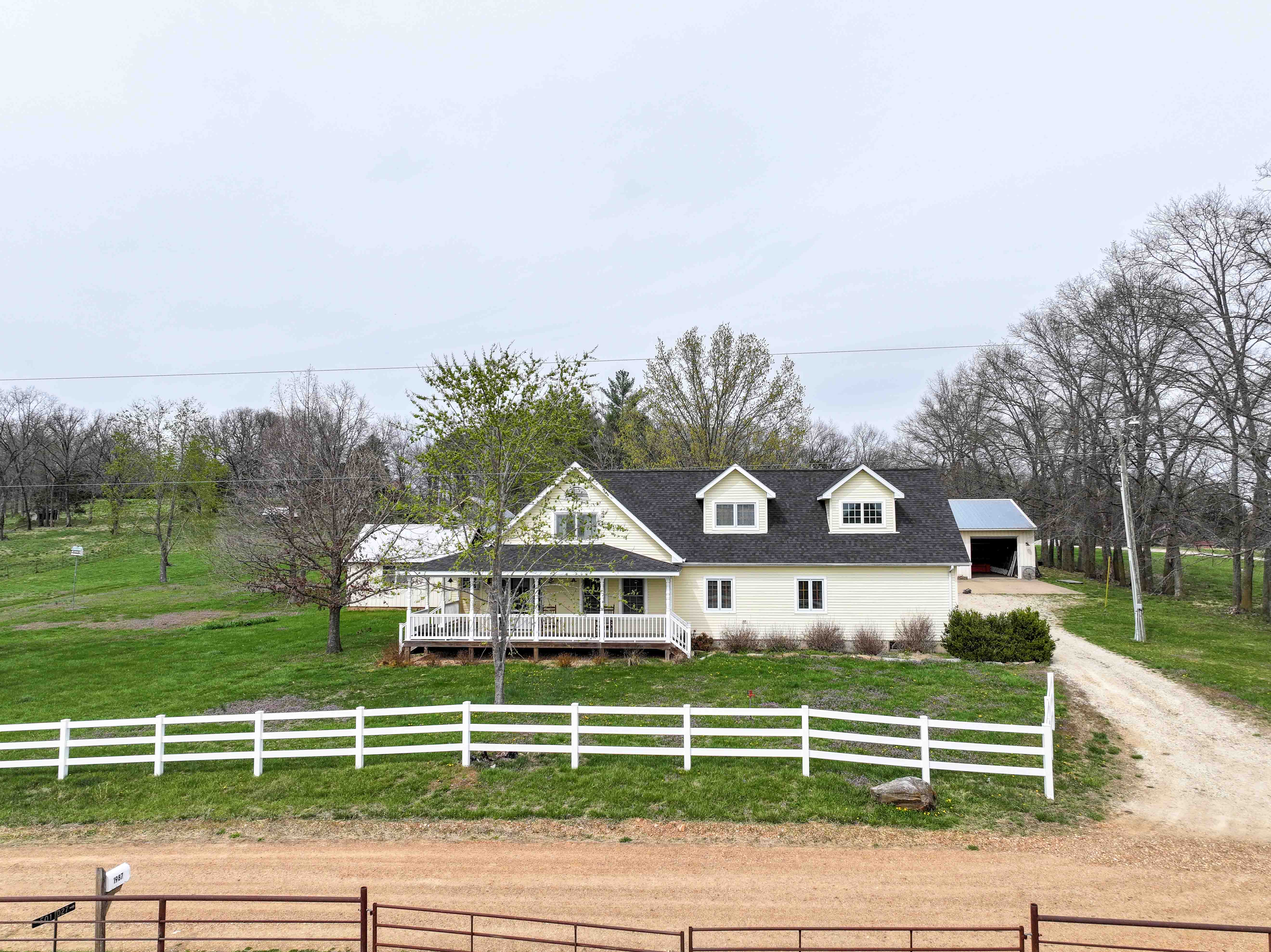 1987 Foster Road