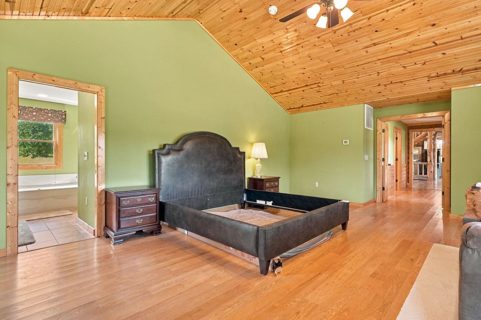 Master bedroom with en-suite access