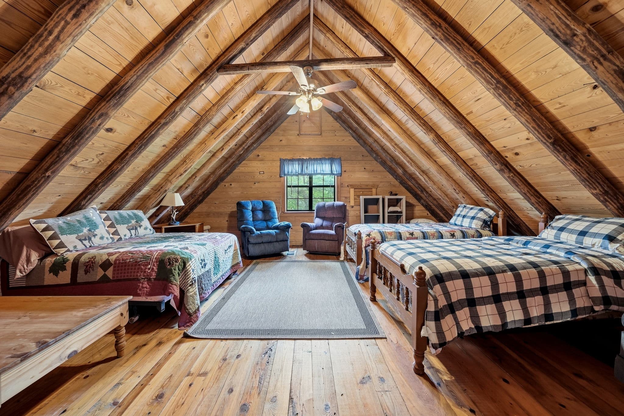 Upper loft with additional sleeping quarters